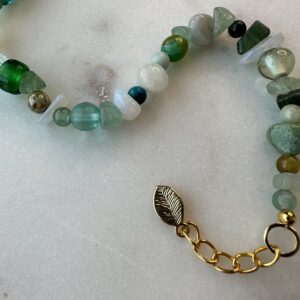 Armbånd med edelstener