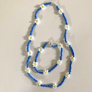 Perlet smykke og armbånd
