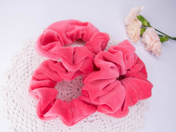 Scrunchie - korallrosa velour