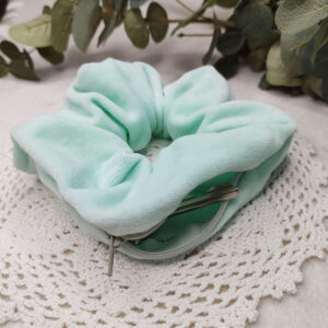 Hemmelighetsfull scrunchie (med glidelåslomme) - mint
