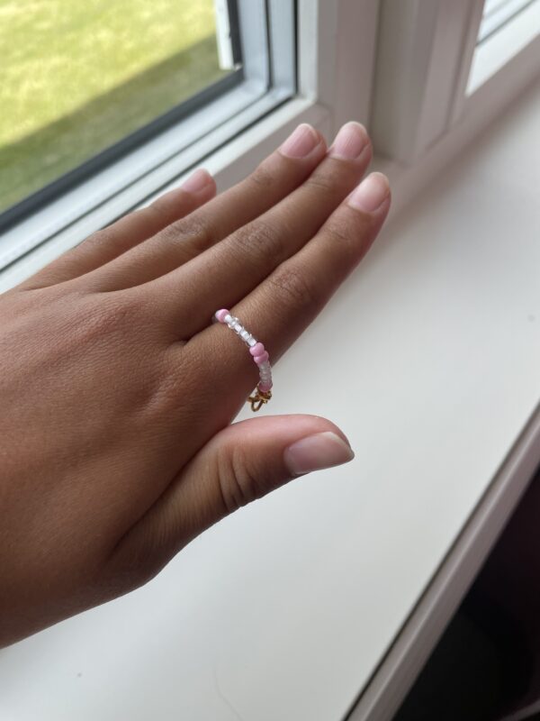 Rosa og hvit sea beads ring🩷🤍