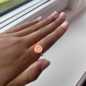 Appelsin charm med glass perler ring🧡🤍