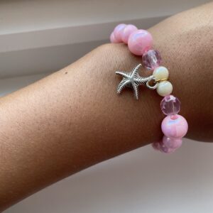 Beach armbånd rosa med perler og en stjerne charm🩷