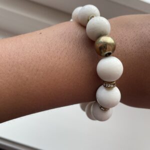 Hvit perle armbånd hvit og gull💛🤍