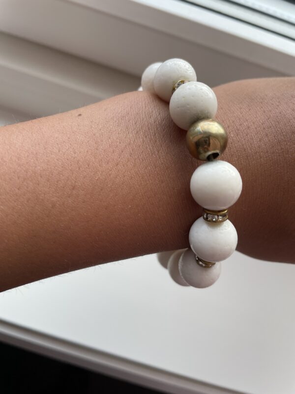 Hvit perle armbånd hvit og gull💛🤍