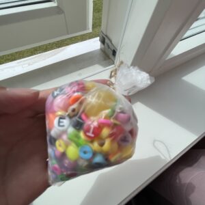 Bead confetti 6 scoops ( masse forskjellige perler)❤️🧡💛💚🩵💜🩷
