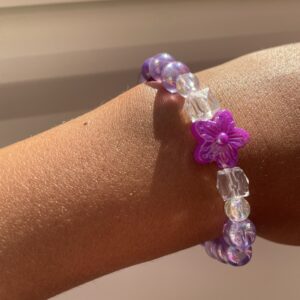 Lilla perle armbånd med a blomst💜🌸