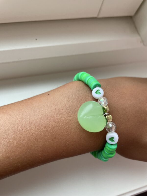 Grønn fersken armbånd med hjerter💚🤍