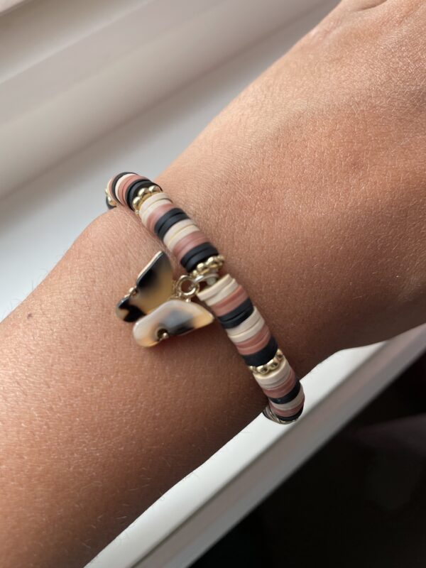 Brun, svart og gull sommerfugl armbånd med clay beads🤎🖤💛🦋