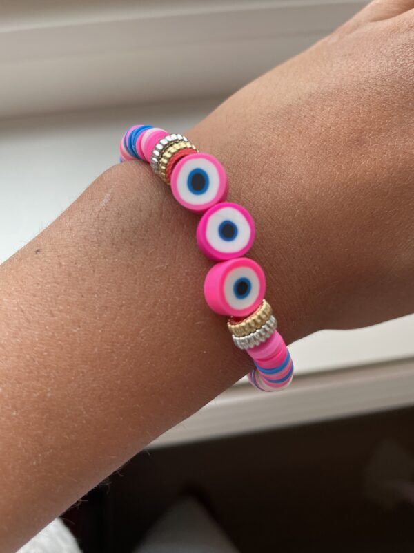 Det onde øye rosa, blå og hvit armbånd med clay beads🧿🩷🤍