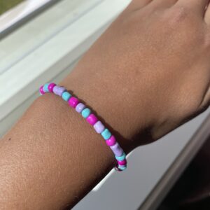 Lilla, blå og rosa sea beads sommer armbånd💜🩵🩷☀️