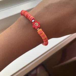 Rød blomst armbånd med clay beads❤️