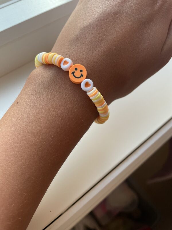 Oransje smilefjes armbånd med clay beads🧡