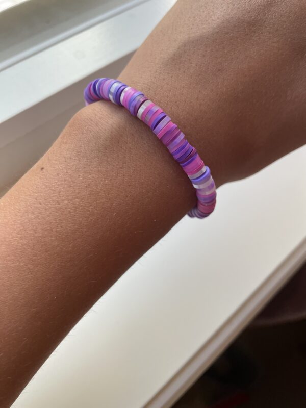 Lilla clay beads armbånd💜🩷🤍