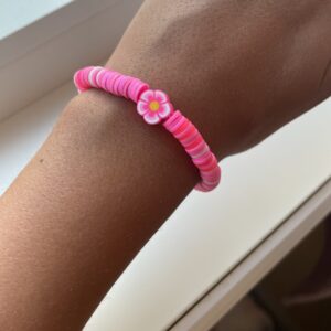 Rosa blomst armbånd med clay beads🩷🤍