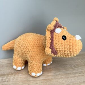 Dinosaur, triceratop, gul
