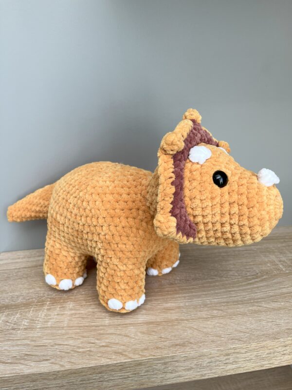 Dinosaur, triceratop, gul