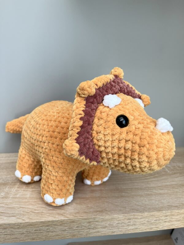 Dinosaur, triceratop, heklet kosedyr - Bilde 2