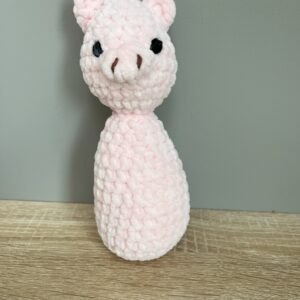 Gris med broderte øyne.