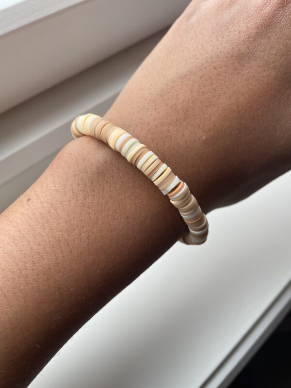Høst armbånd med clay beads🤎🤍.