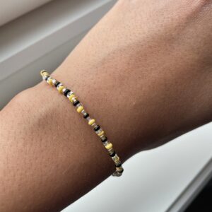 Høst armbånd med små rollicane beads🖤💛🤍.