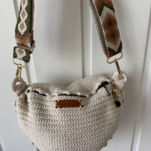 B) Crossbody/ rumpetaske
