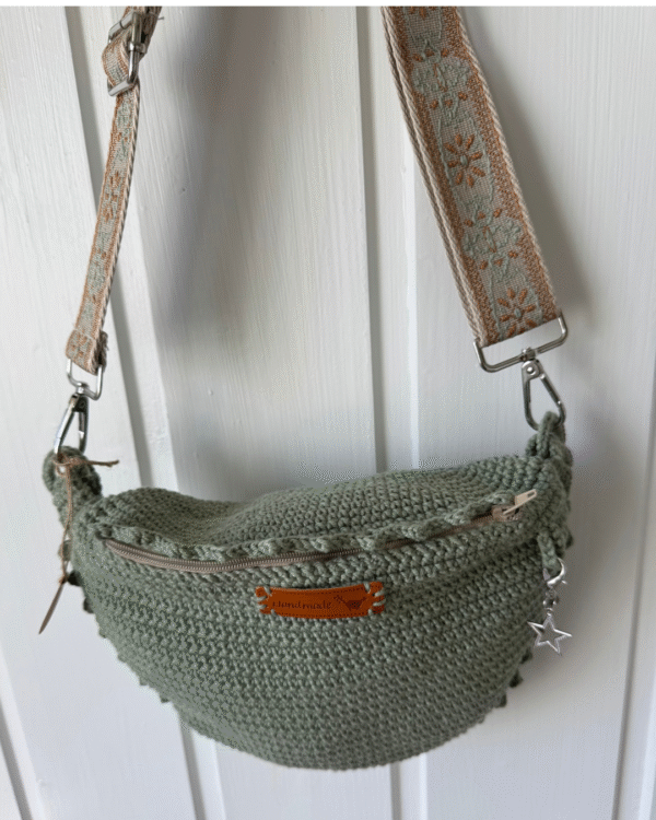 B) Crossbody/Rumpetaske