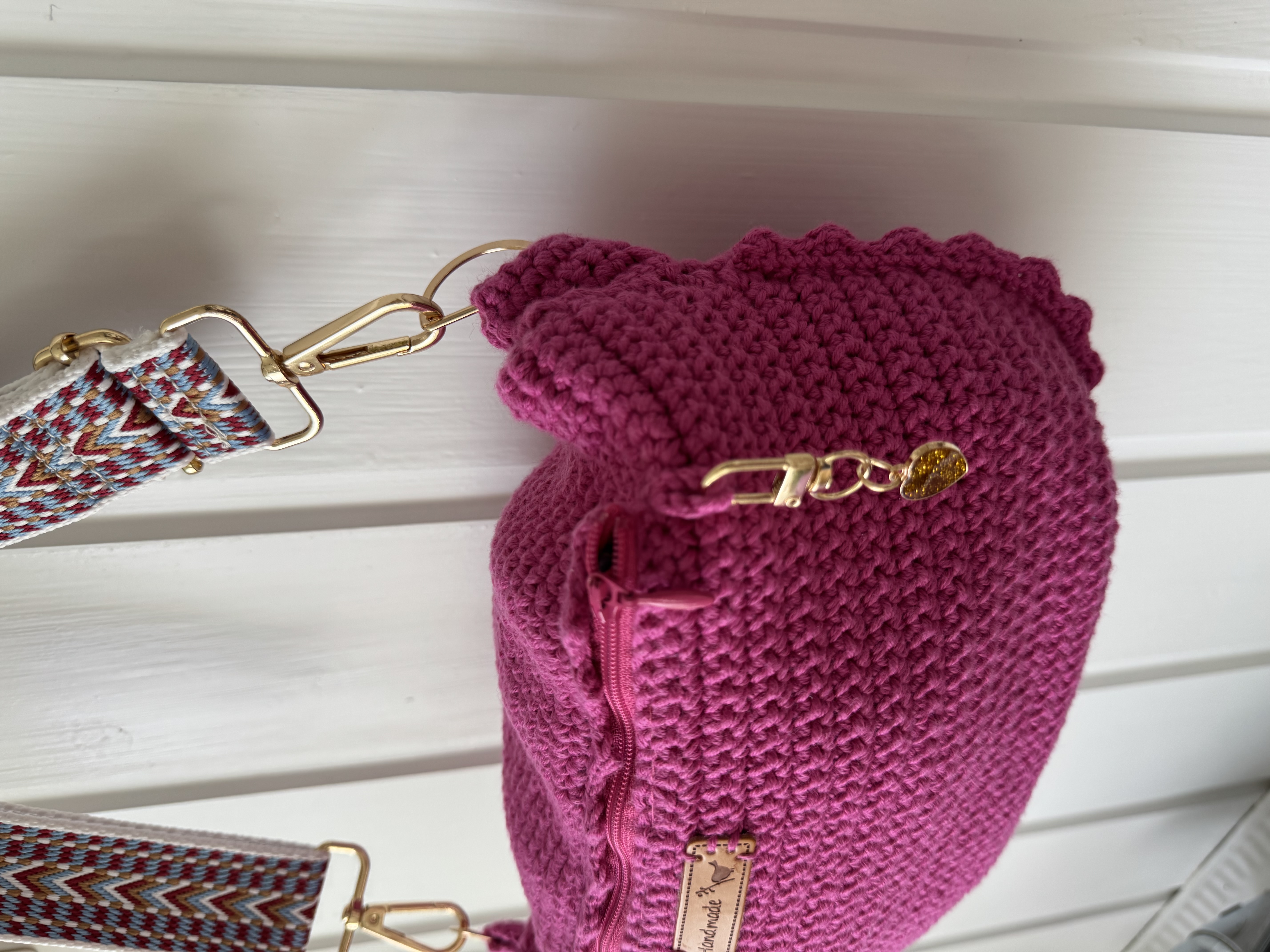 B)Crossbody/Rumpetaske