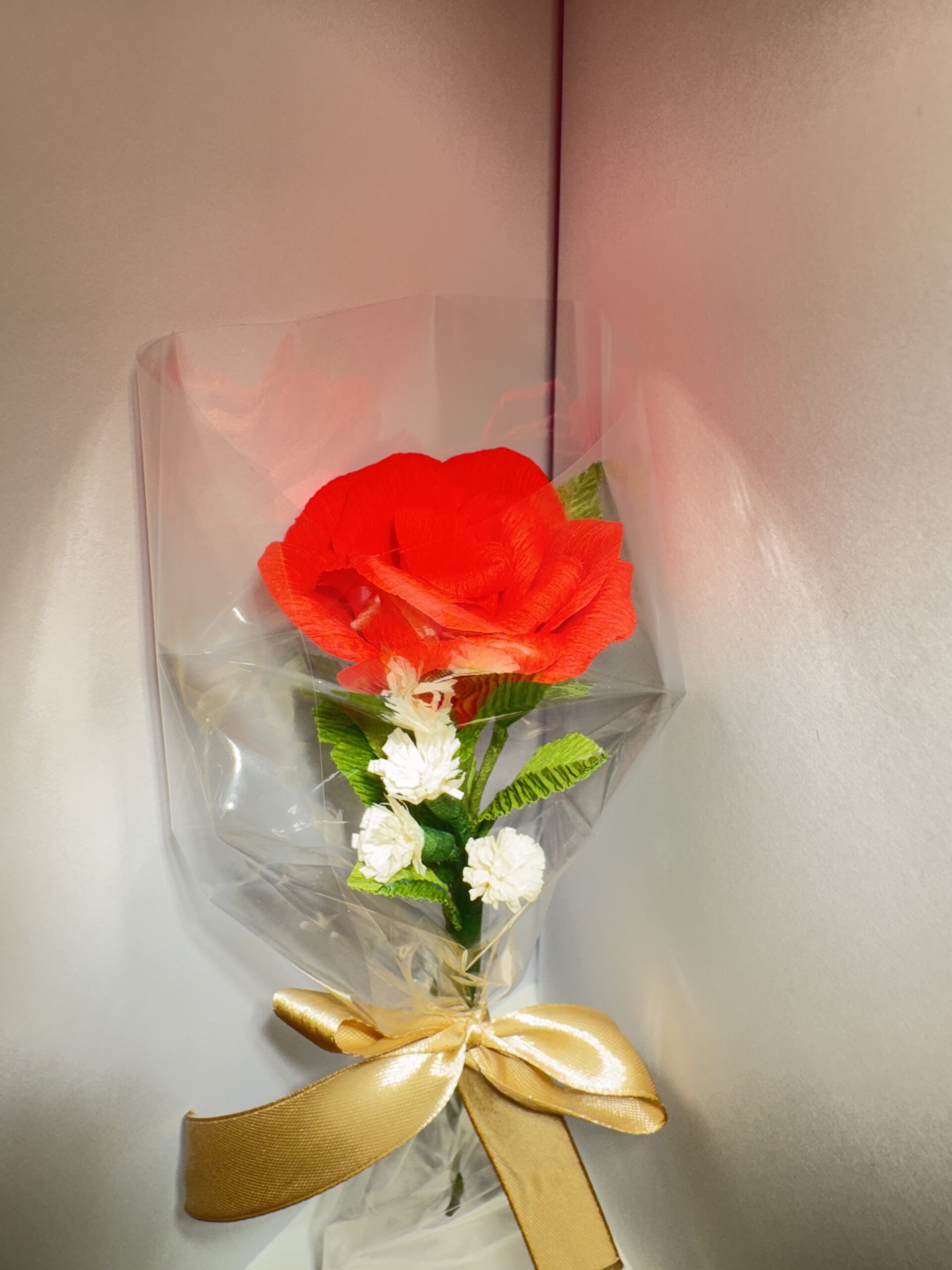 Evigvarende Rose av krepp-papir