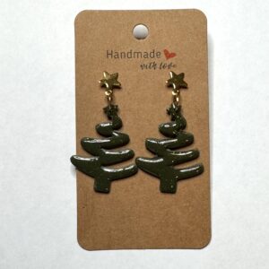 Grønt juletre med gull detaljer