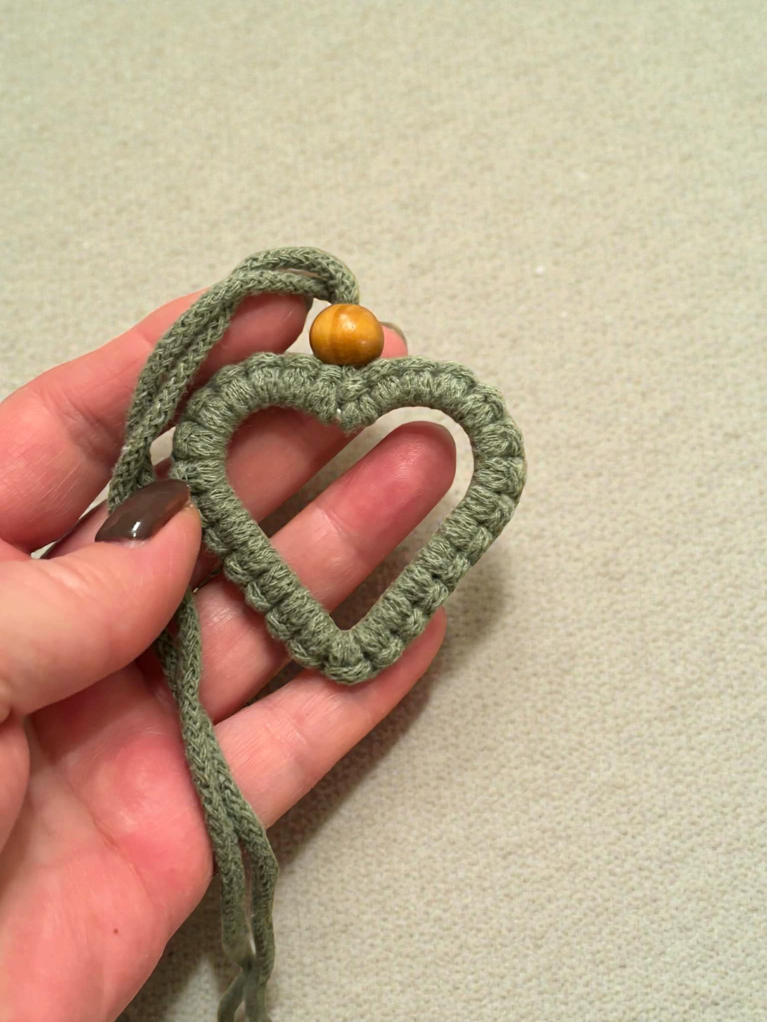 Smykke - Hjerteformet halskjede i makrame - Bilde 3