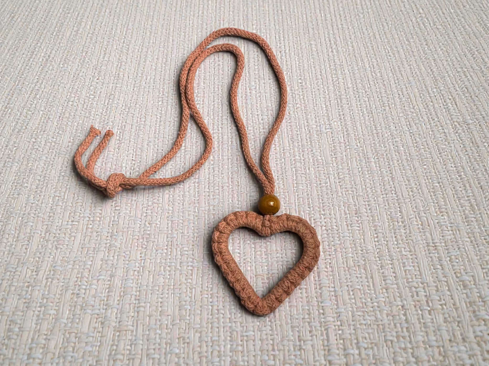 Smykke - Hjerteformet halskjede i makrame - Bilde 4