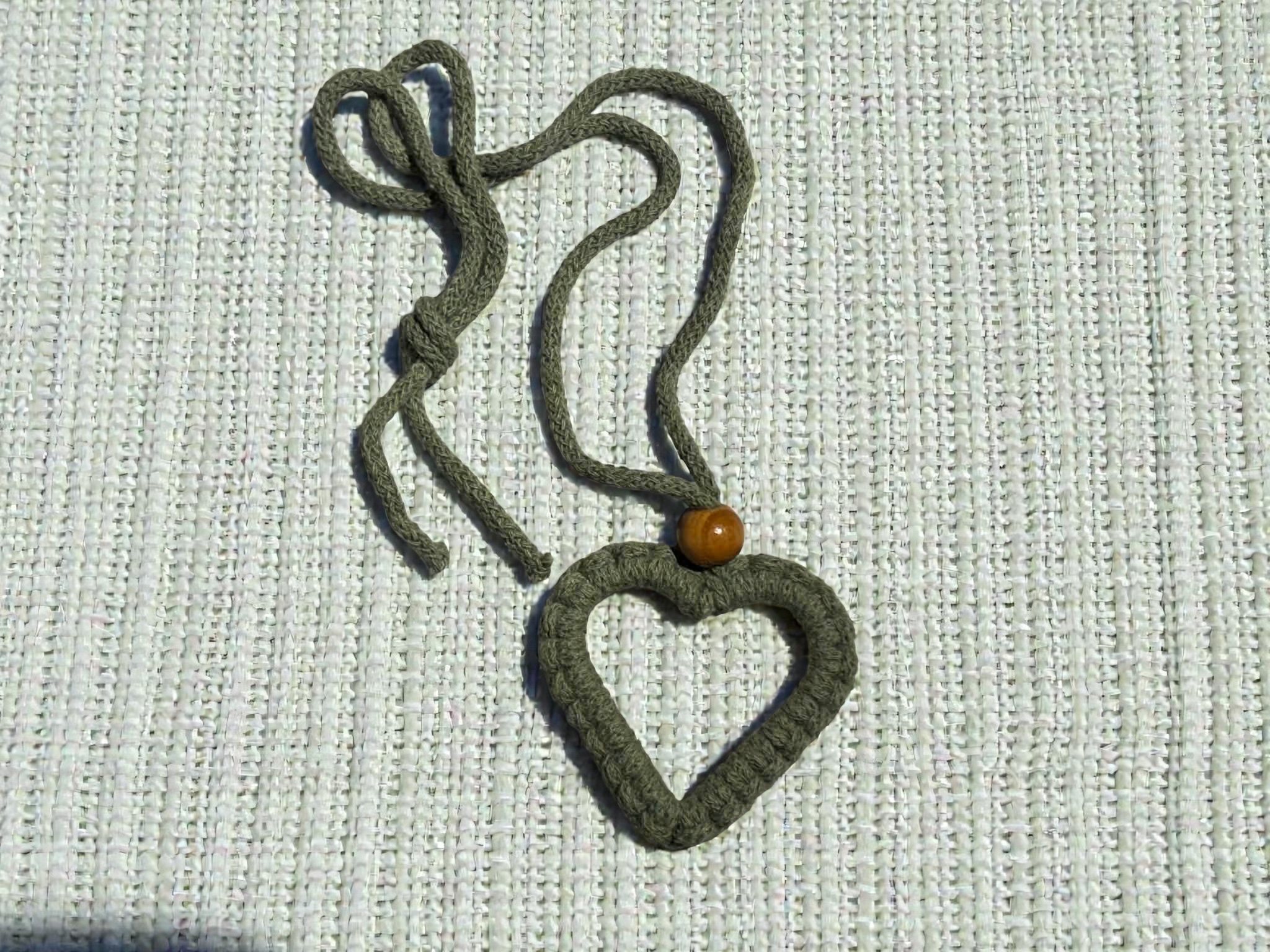 Smykke - Hjerteformet halskjede i makrame - Bilde 2