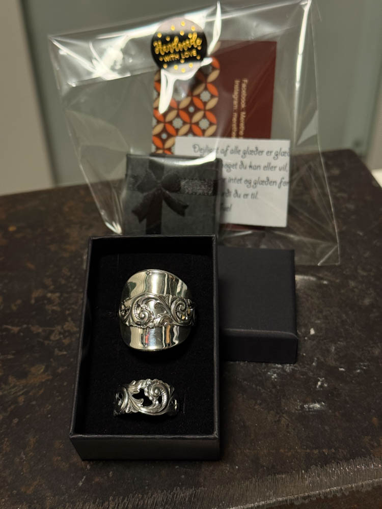 Skjerfring og ring av sølvskje