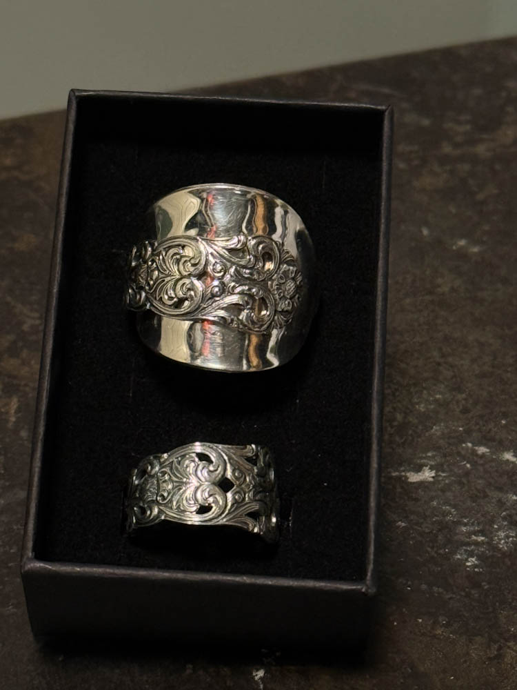 Skjerfring og ring av sølvskje