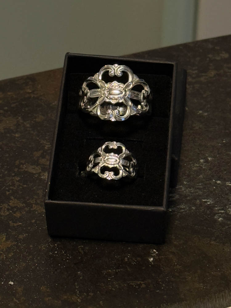 Skjerfring og ring av sølvskje