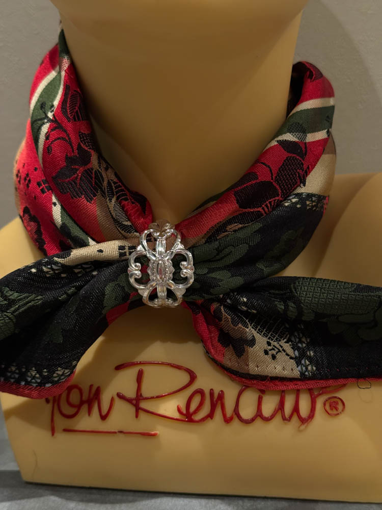 Skjerfring av sølvskje, flott som skjerfring til bunad.