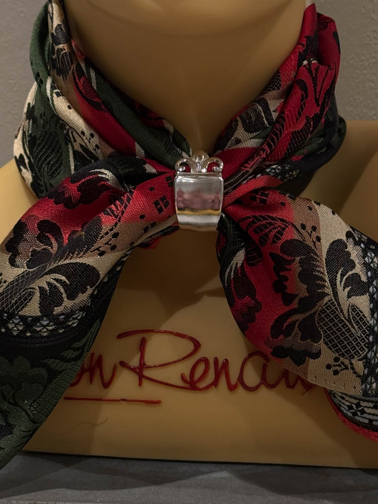 Skjerfring av sølvskje, flott som skjerfring til bunad.