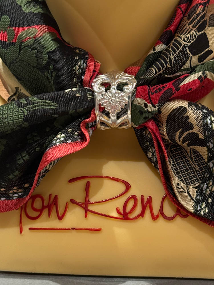 Skjerfring av sølvskje, flott som skjerfring til bunad.