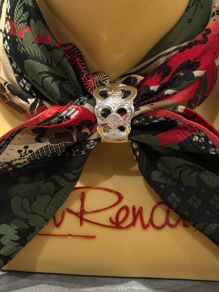 Skjerfring av sølvskje, flott som skjerfring til bunad.