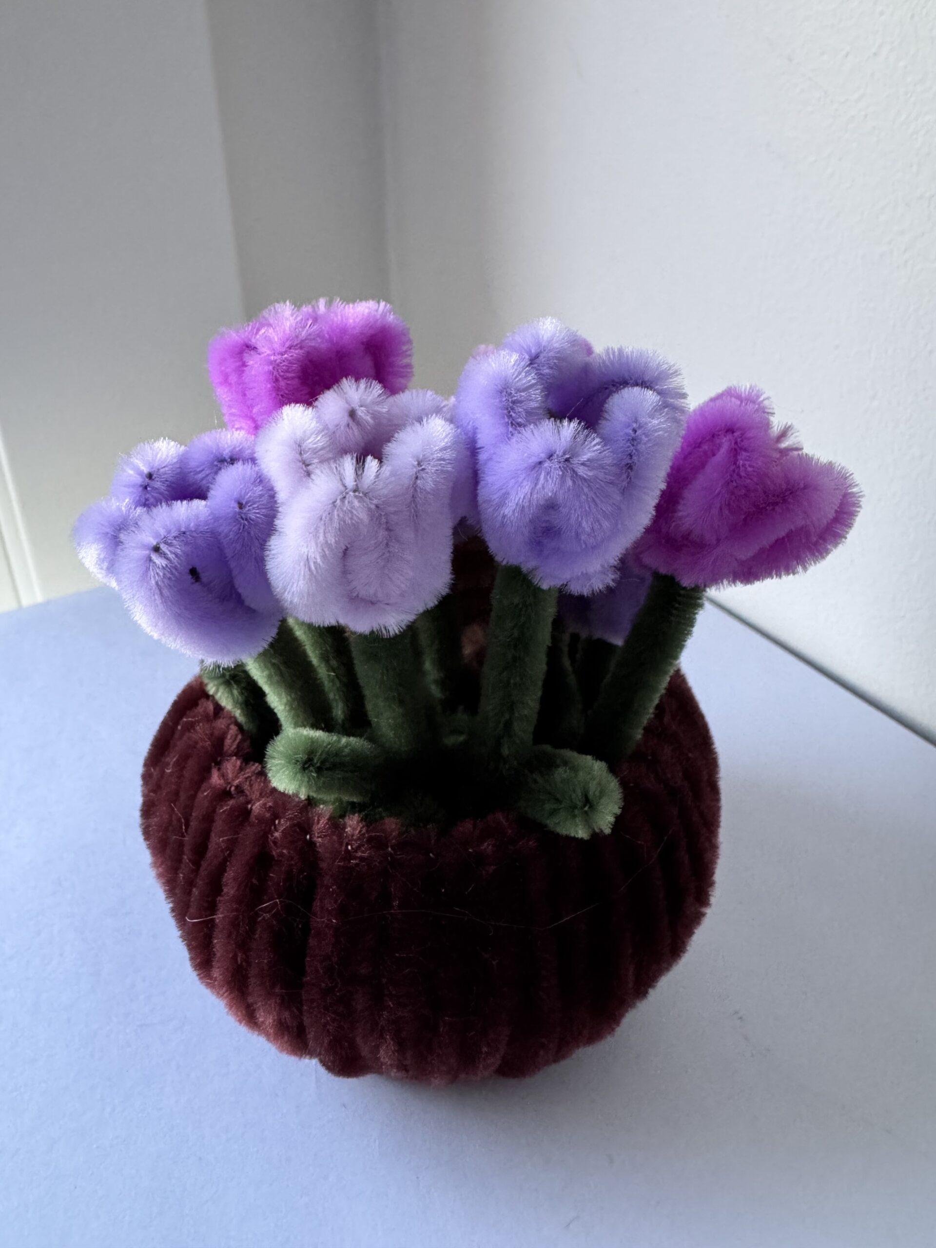 Teddybjørn og tulipaner i potte - Bilde 6