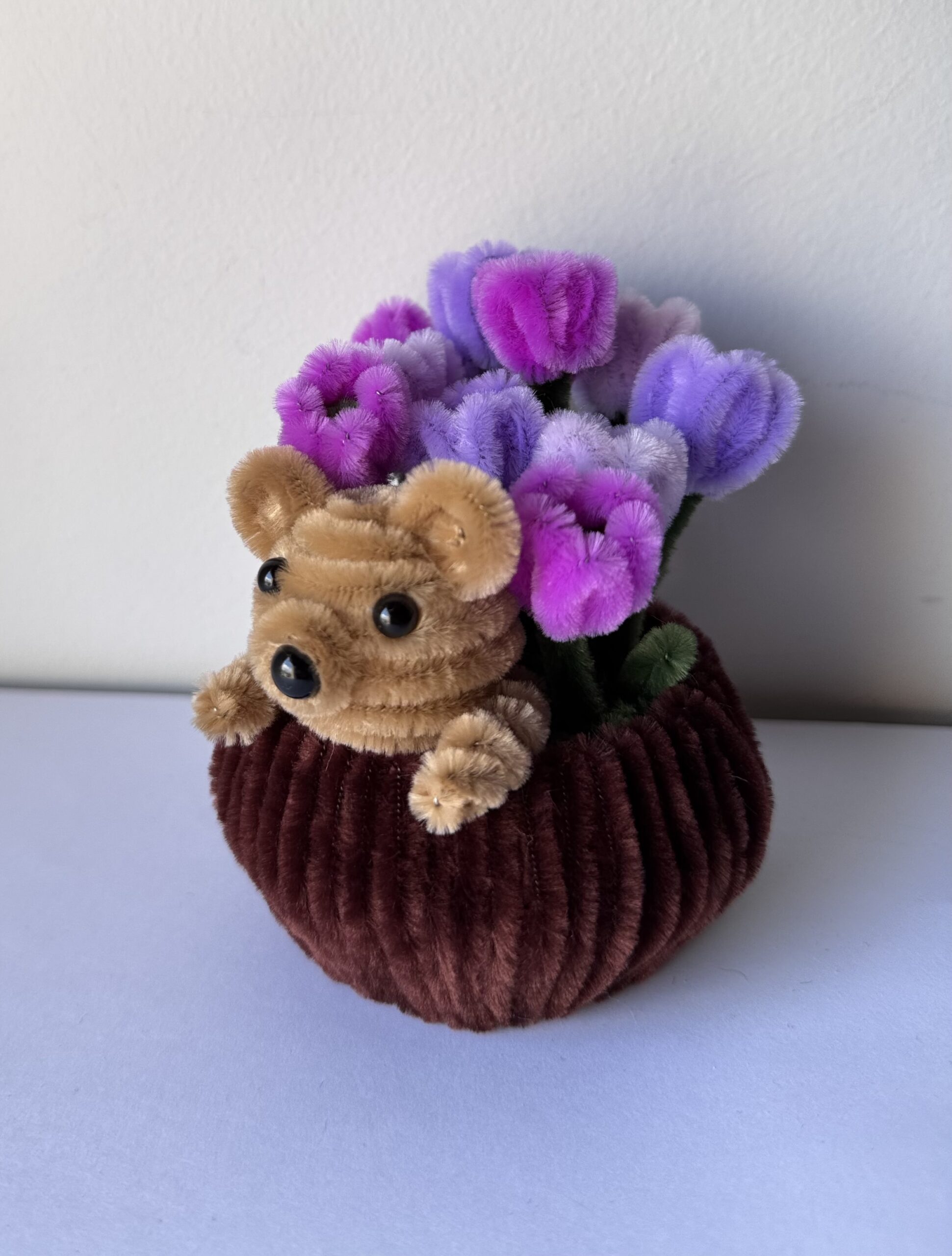 Teddybjørn og tulipaner i potte - Bilde 2