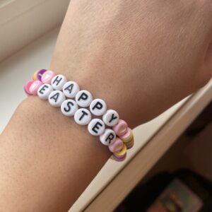 “Happy easter” armånd 14 og en halv cm