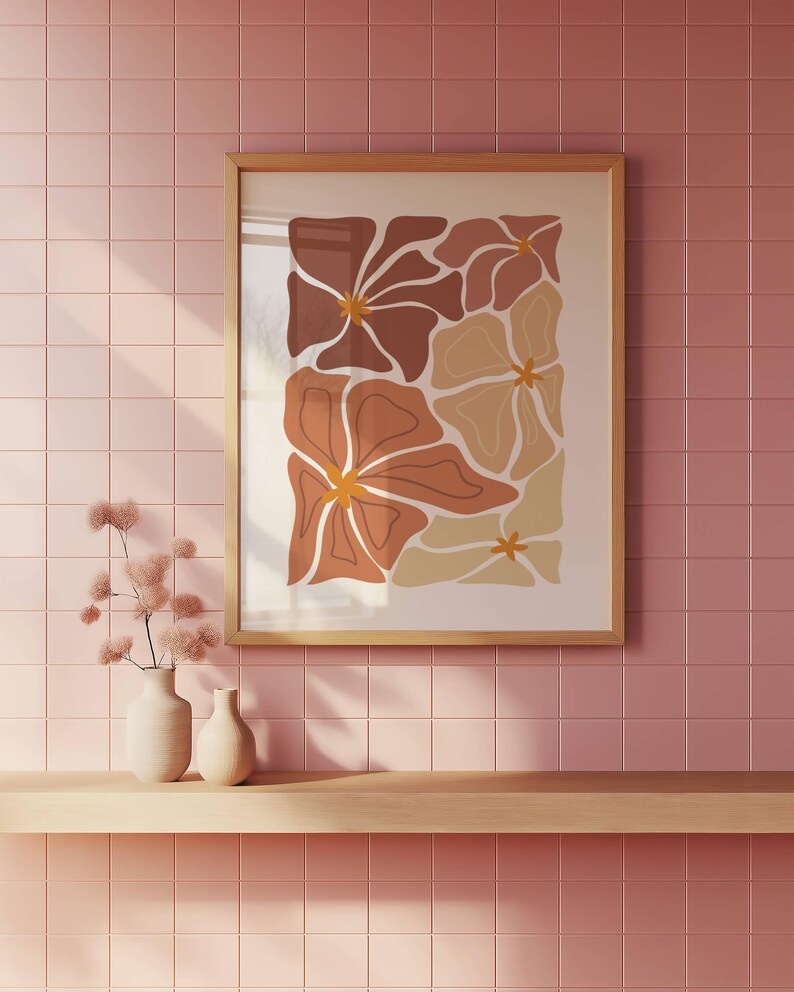 Abstrakt blomster kunstprint i terrakotta og grønne jordtoner i minimalistisk skandinavisk interiør