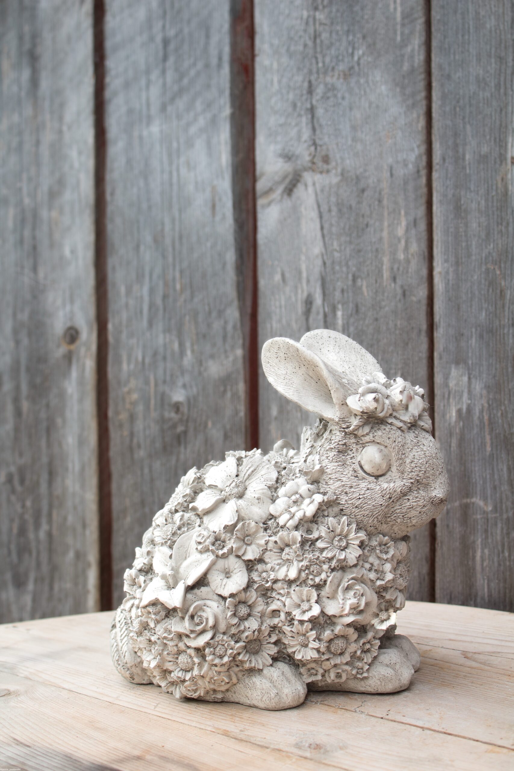 Blomsterhare i naturbetong