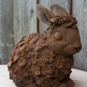 Blomsterhare i rustfinish