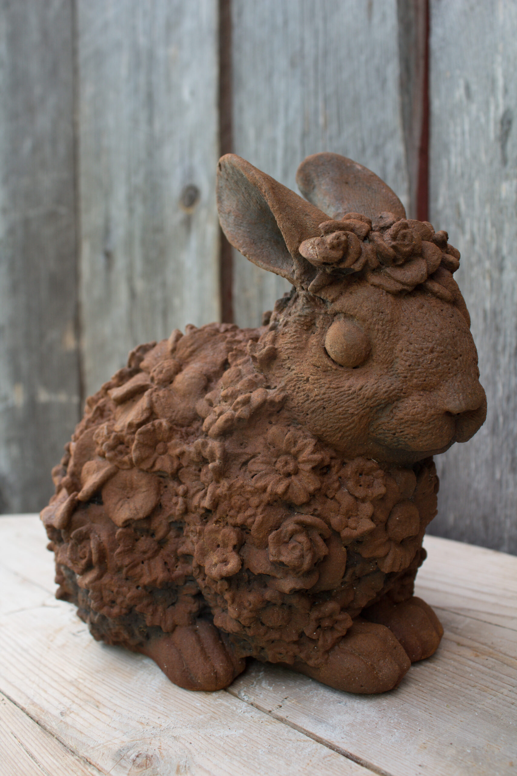 Blomsterhare i rustfinish