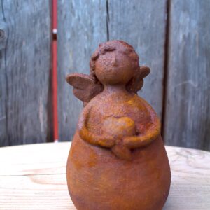 Liten engel i rustfinish