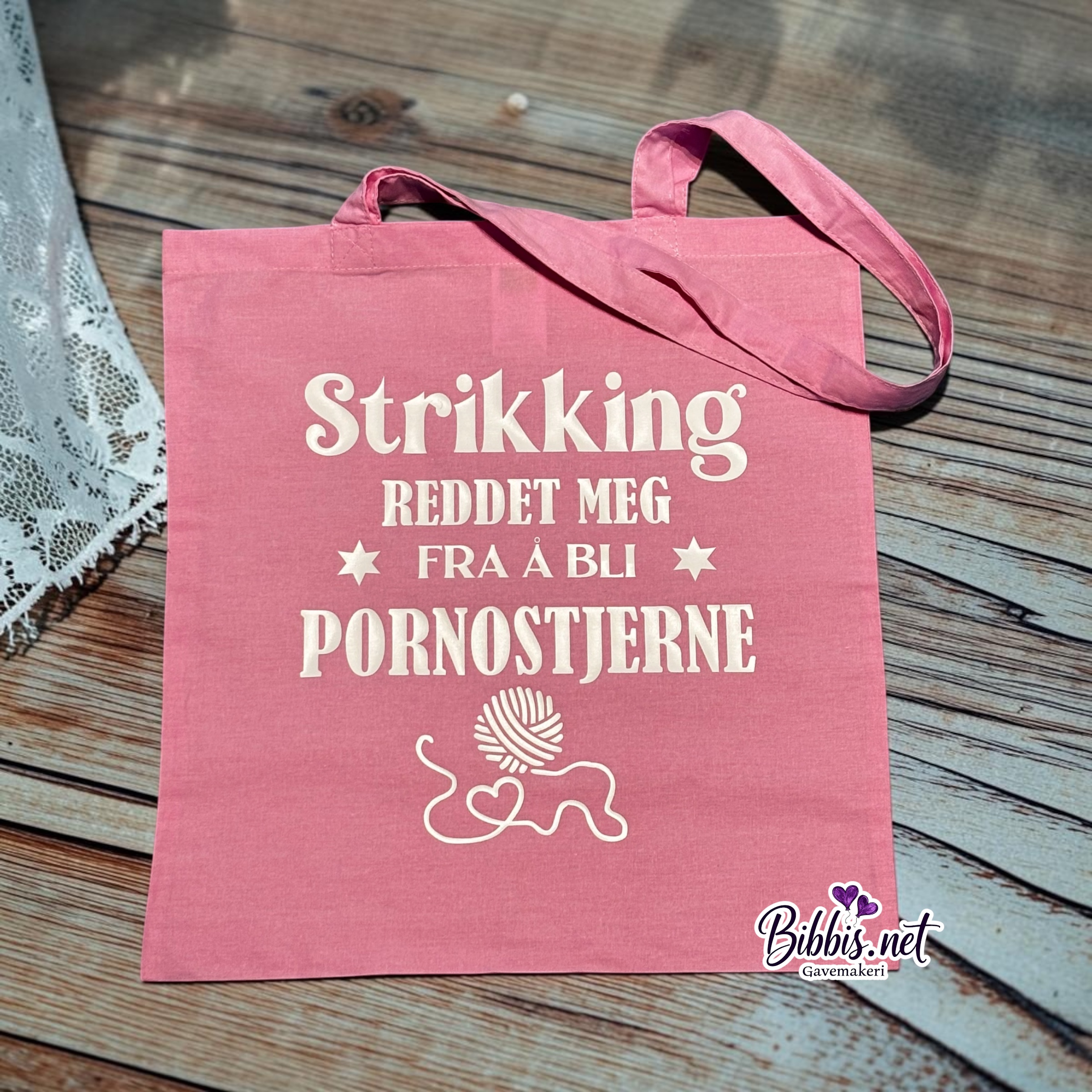Tøynett med artig strikketekst